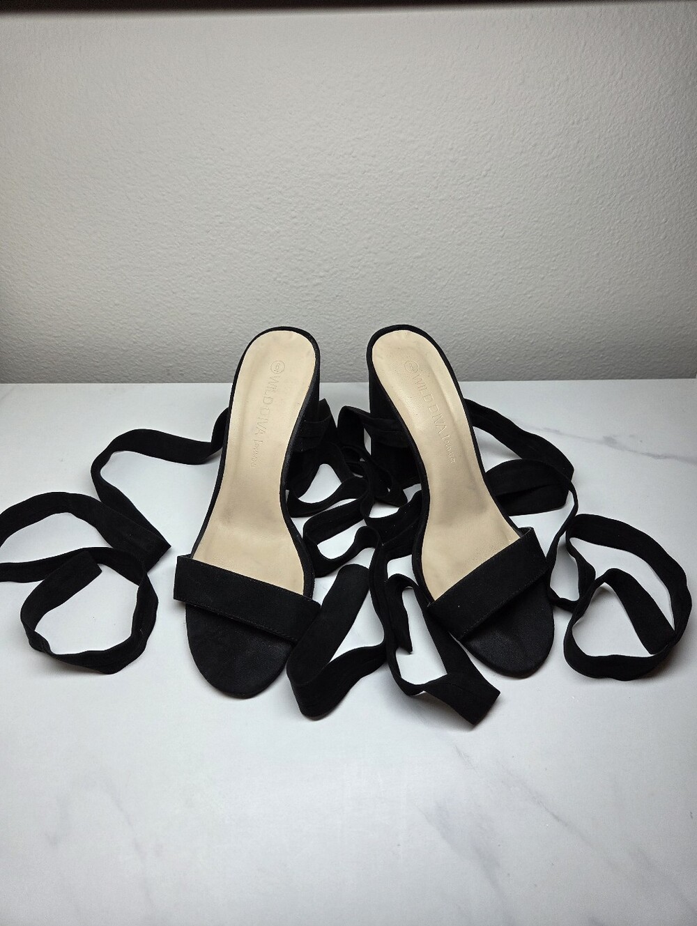 Wild Diva Lounge Black Faux Suede Lace Up Wrap Around Block Heel Sandals Size 6